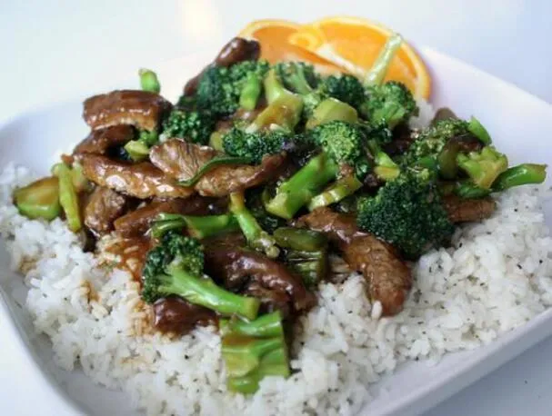 Enkel ingefärsbiff med broccoli