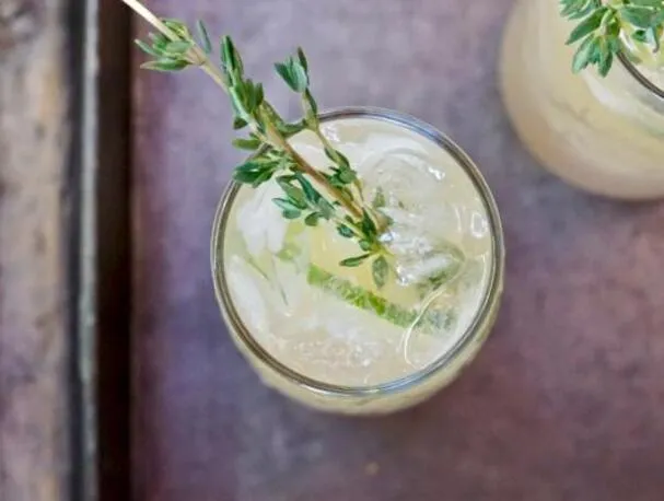 Gin Rickey med hallonessens