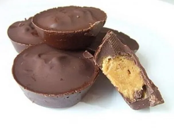 Gluten- och mjölkfria jordnötssmörkoppar