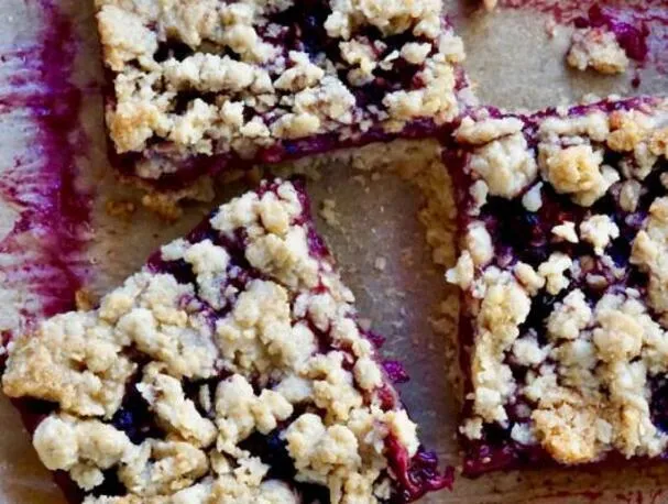 Glutenfria havrekakor med björnbär