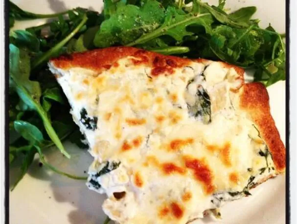 Köttfri måndag: Pizza med spenat och kronärtskocka