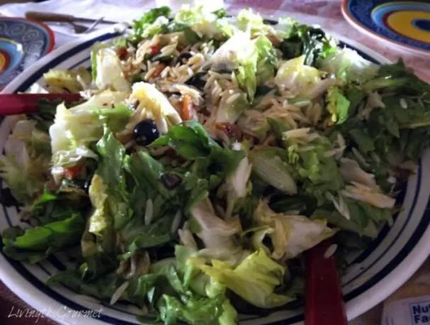 Medelhavssallad med escarole och orzo