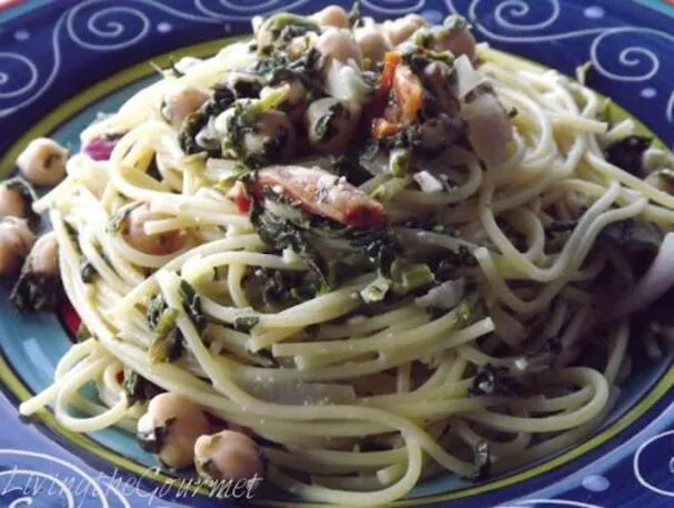 Spagetti med kikärtor och fetaost
