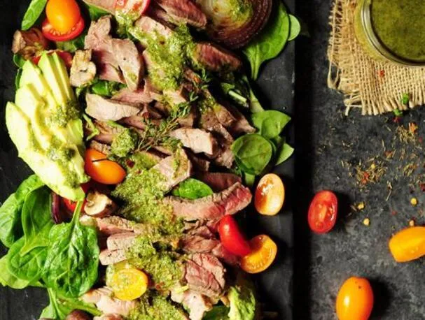 Biffsallad med chimichurrisås