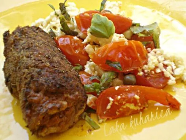Biffar med pesto, tomater och fetaost