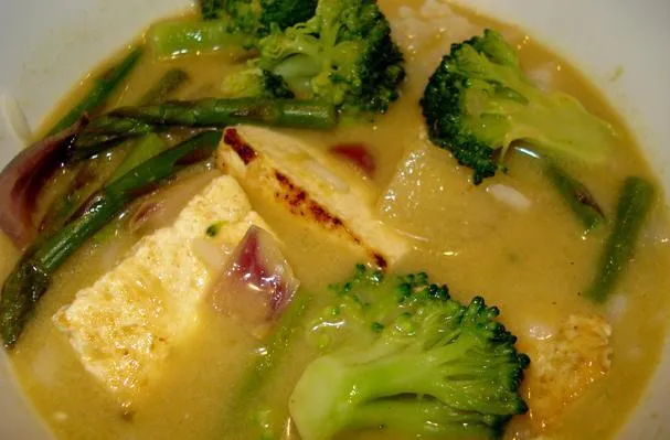 Thailändsk grön curry med tofu