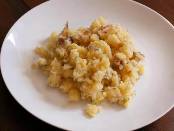 Varmpotatis med koriander och lime