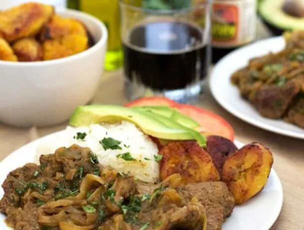 Bistec Encebollado (Biff med lök)