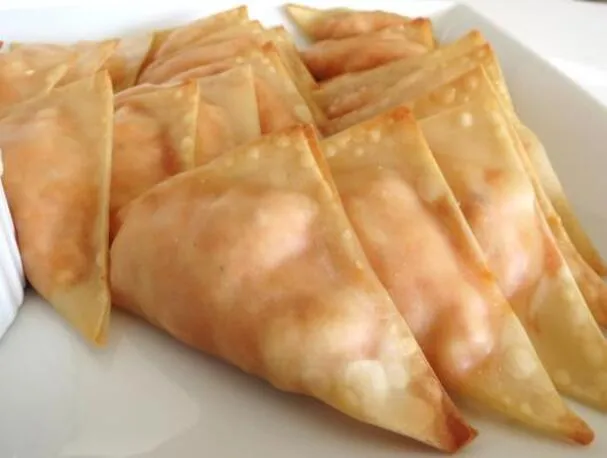 Buffelkycklingvingar i wontonrullar