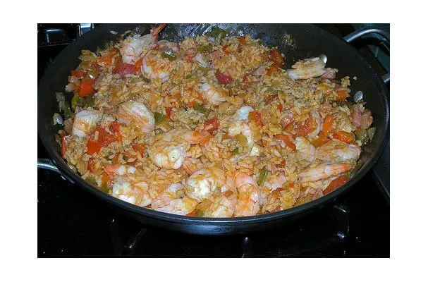 Cajun-inspirerad skink- och räkjambalaya
