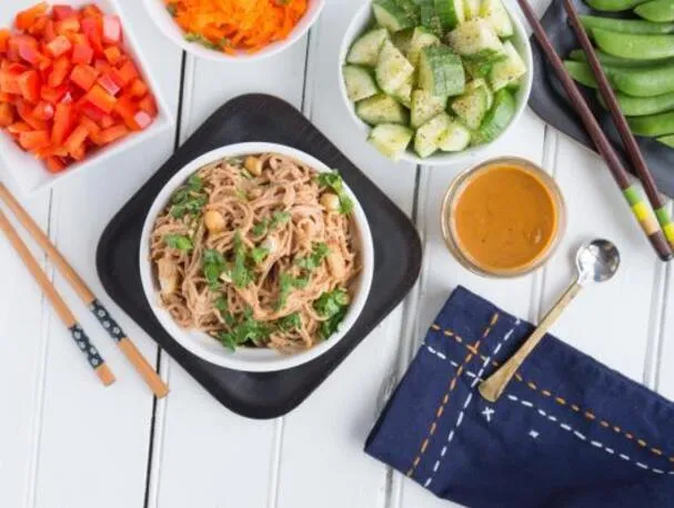 Cashewnudelsalla med grönsaker