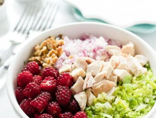 Hackad sallad med taybär